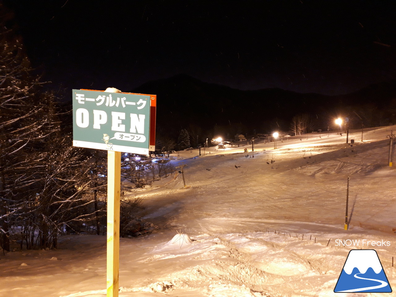 さっぽろばんけいスキー場　連日の降雪でコンディション良好な ban.Kで、Mt.石井スポーツ / b.c.map『VECTORGLIDEライダー・浅川誠とナイターセッション！』開催☆ 